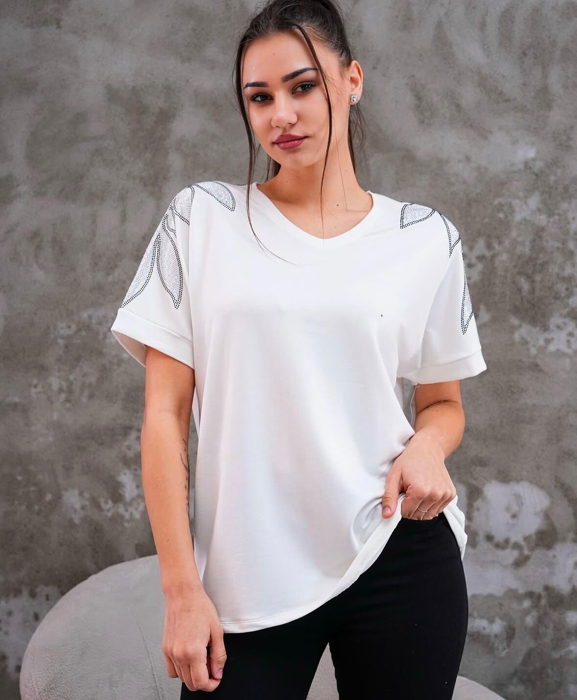 beyaz omuzları taş detaylı lycralı bluz