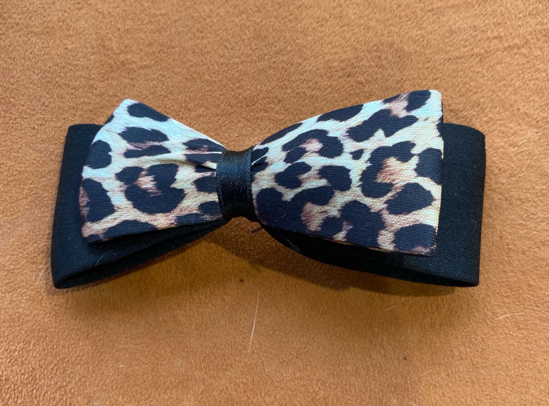 leopar desen çıtçıtlı fiyonk toka
